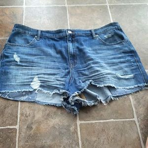 NWOT AERIE SIZE XL DISTRESSED DENIM  SHORTS WITH ELASTICIZED BACK WAIST.